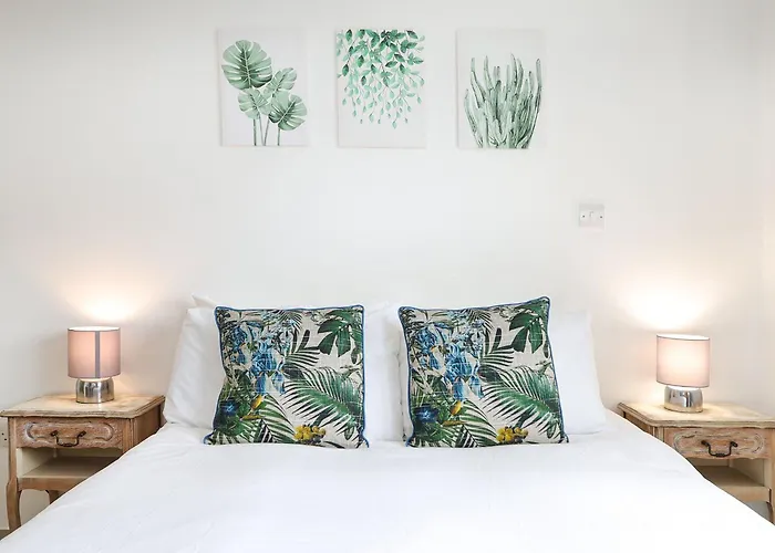 2-Bed 2-Bath Flat Around The Corner From Portobello Market
