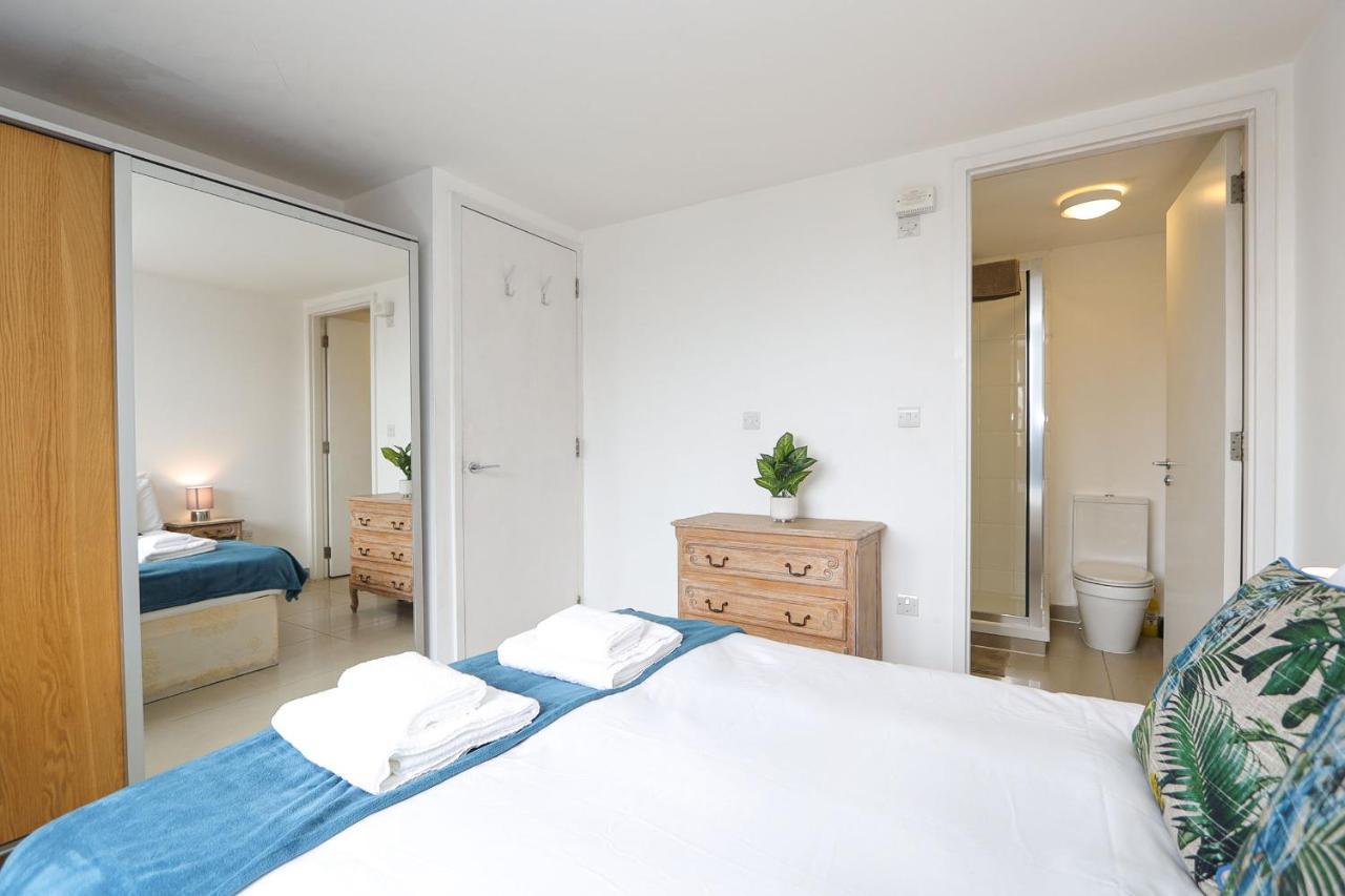 2-bed 2-bath Flat Around The Corner From Portobello Market Лондон