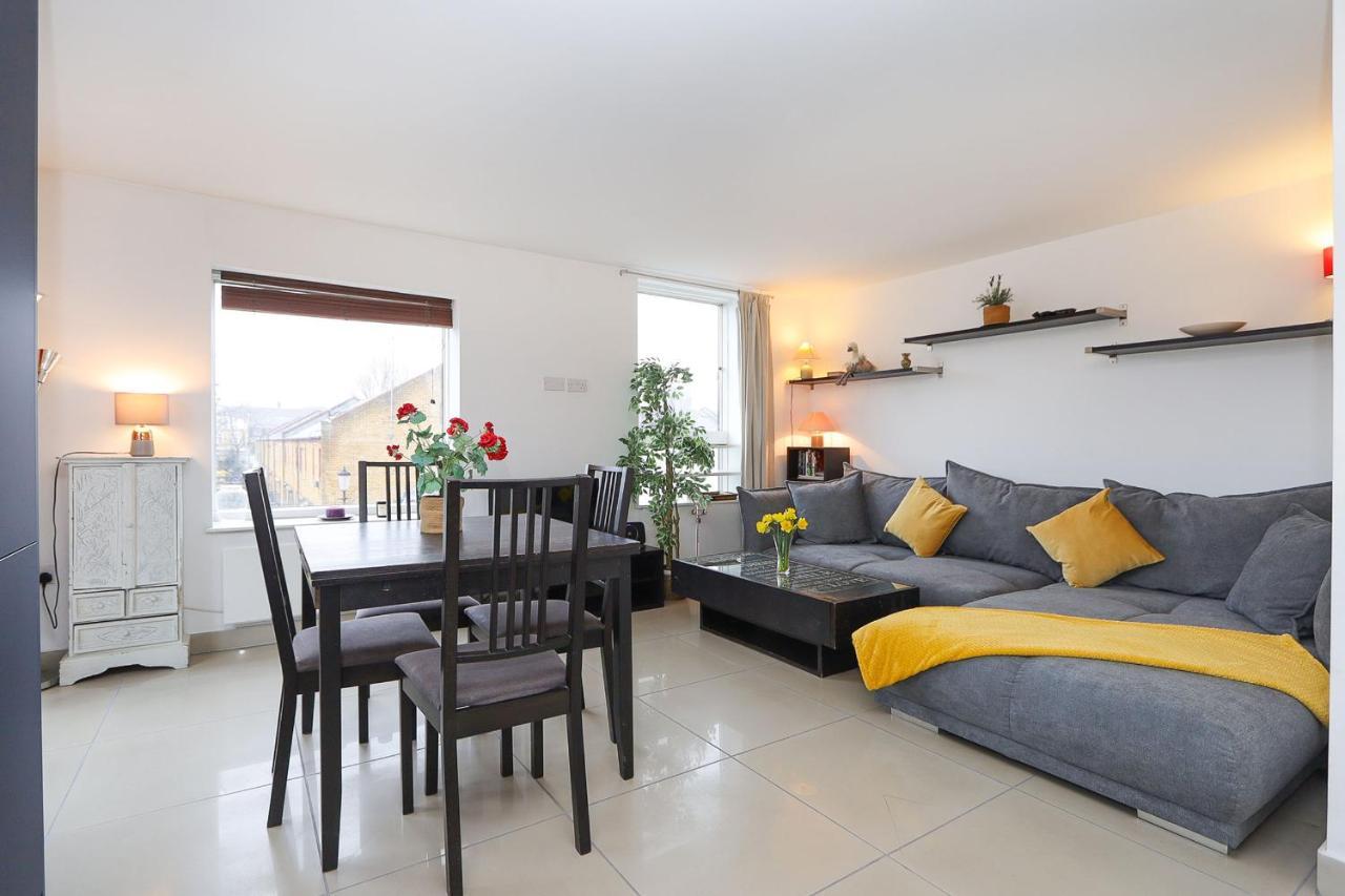 2-bed 2-bath Flat Around The Corner From Portobello Market Лондон