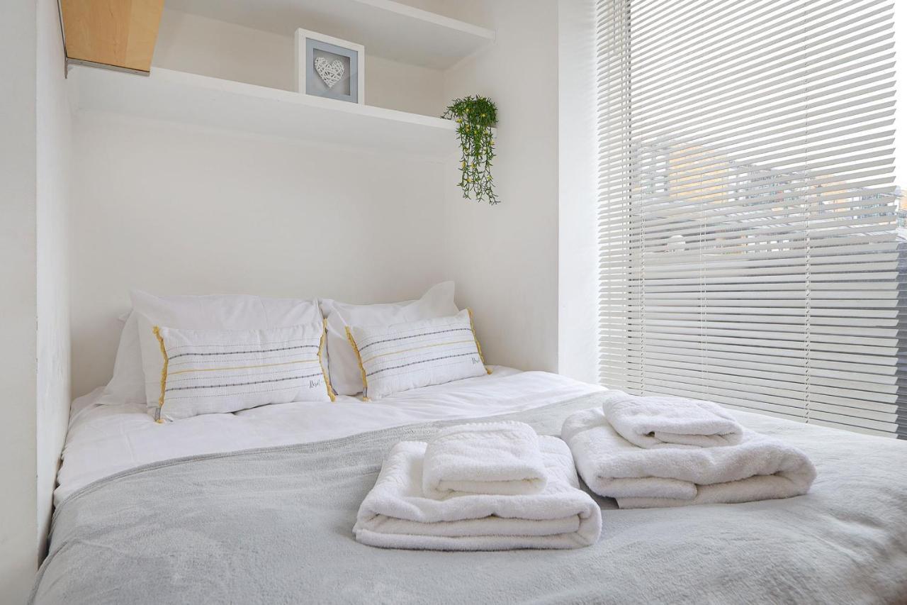 2-bed 2-bath Flat Around The Corner From Portobello Market Апартаменты