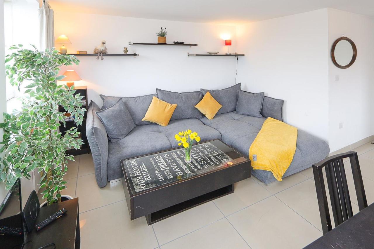 2-bed 2-bath Flat Around The Corner From Portobello Market Лондон