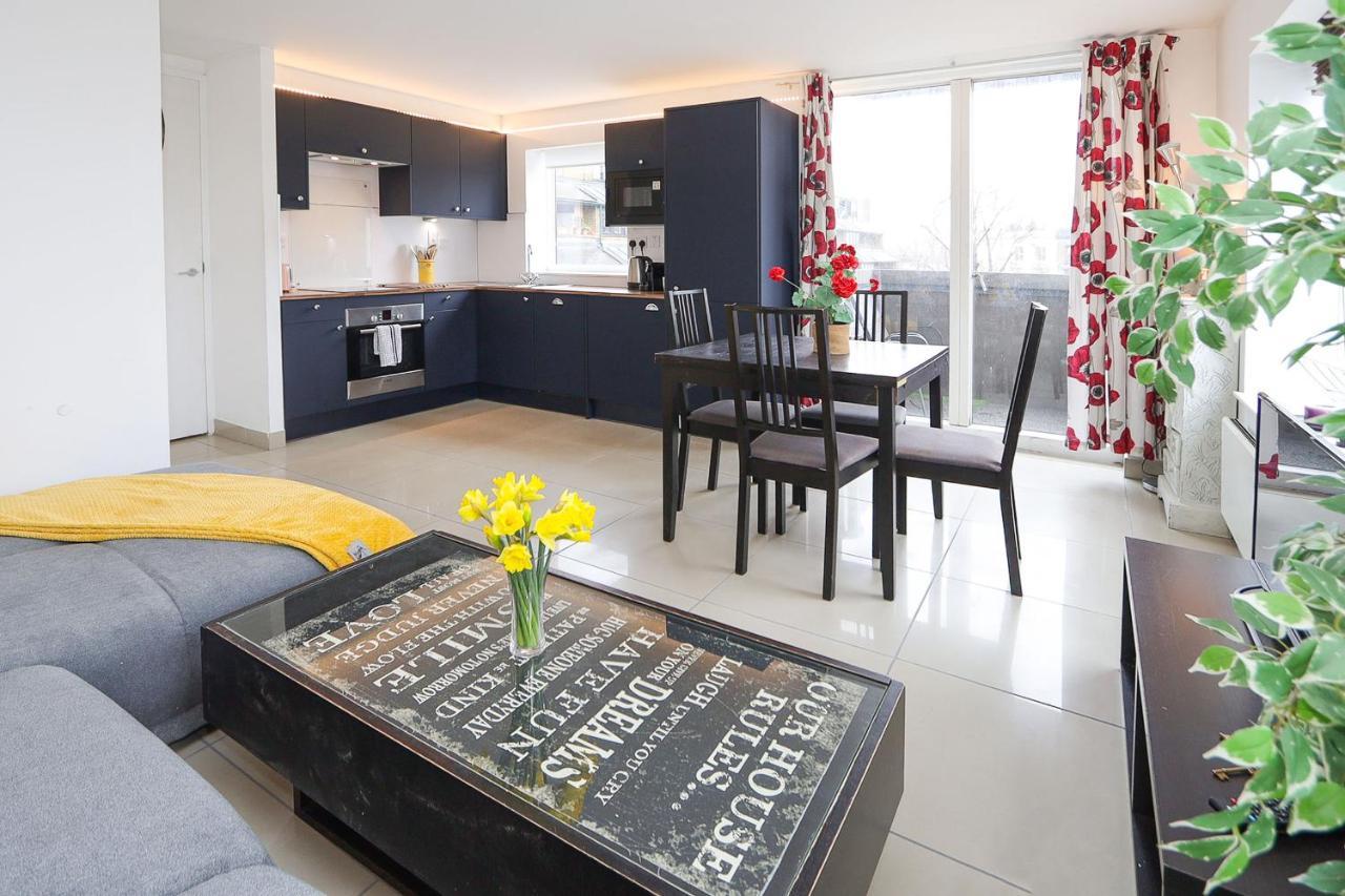 2-bed 2-bath Flat Around The Corner From Portobello Market Лондон